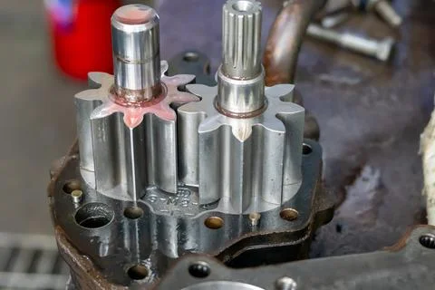 Hydraulic gear pump internal components undergo assembly and lubrication in.. Stock Photos