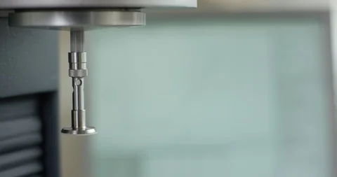 Hydraulic press inserting Video stock 104952131