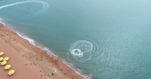 Hydro cycle on the sea 库存影片 103723171