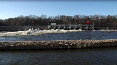 Hydro Dam Fox River WS - Pan Vídeos de archivo 37816441