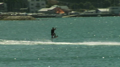 Hydro skier jumping out of water Vidéo 115341