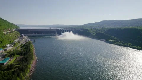 Hydroelectric dam on the river 库存影片 155471455