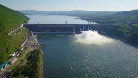Hydroelectric dam on the river 库存影片 155471516