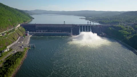 Hydroelectric dam on the river 库存影片 155471568
