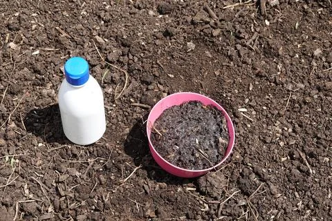 Hydrogen peroxide for soil test to know the microbial life, live soil test Stock Photos