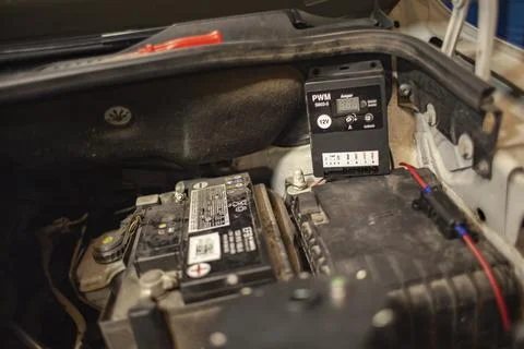 Hydrogen system control unit in the car engine Foto stock