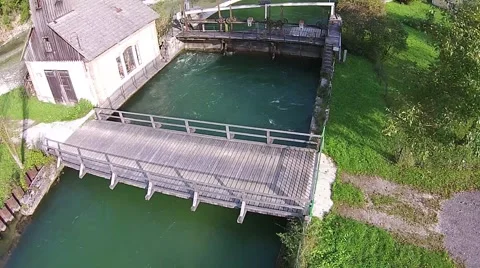 Hydropower plant, on a clear river Vidéo 42695501