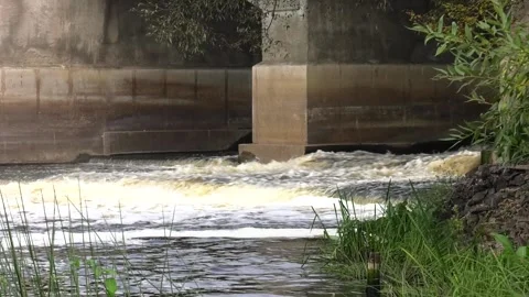 Hydrotechnical structure on river. Video stock 101482220