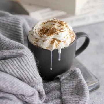 Hyggie concept background. Winter time hot drink 库存照片