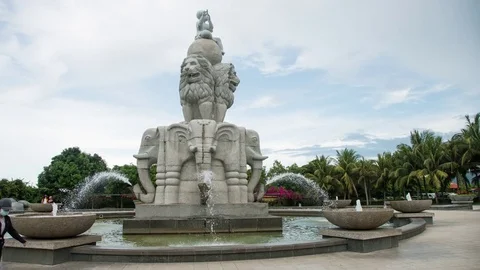Hyper Laplace of Elephant and Lion Fountain In the Nha Trang Vinpearl Resort. Stock Footage 79254318