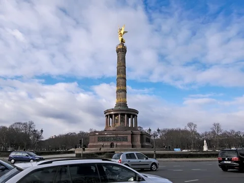 Hyper lapse of Berlin landmark triumphal column victory column Stock Footage 89031731