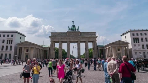Hyper-lapse of Brandenburg Gate in summer with tourists Stock Footage 134911478
