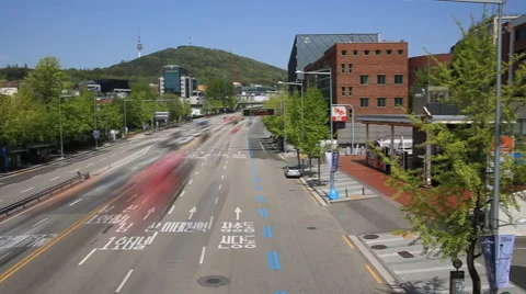 Hyper lapse of city traffic against Seoul tower Stock Footage 62586224