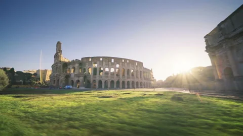 Hyper lapse, Colosseum and Constantine arch at sunrise in Rome, Italy Video stock 99375040