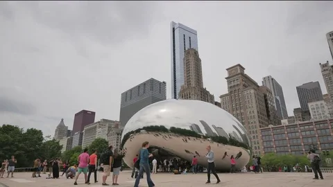 Hyper lapse Crowded Chicago Bean Monument in Millennium Park Stock Footage 80540174