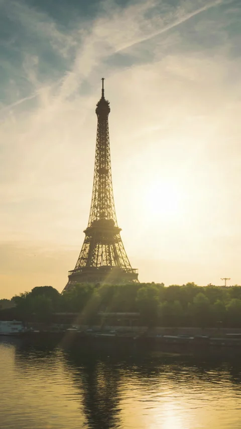 Hyper lapse, Eiffel tower, Paris, France Video stock 220190587