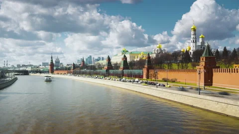 Hyper lapse of the Moscow river and the Kremlin palace, Russia Video stock 155929166