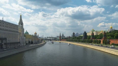 Hyper lapse of the Moscow river and the Kremlin palace, Russia Stock Footage 219671636