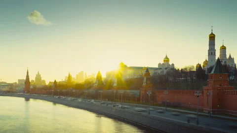 Hyper lapse of the Moscow river and the Kremlin palace, Russia Stock-Footage 225303578