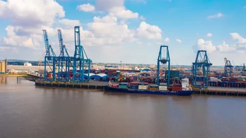 Hyper lapse of sea port , working on cargo containers in the large city Video stock 171930665