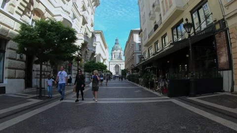 . Hyper lapse of the St. Stephens Basilica in Budapest Stock Footage 139657791