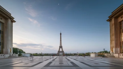Hyper lapse, sunrise of Eiffel tower from Trocadero. Paris, France Stock Footage 118405143