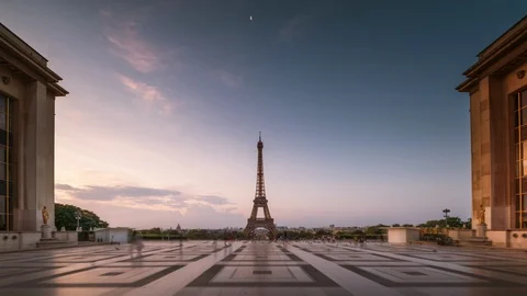 Hyper lapse, sunrise of Eiffel tower from Trocadero. Paris, France Stock Footage 123712163