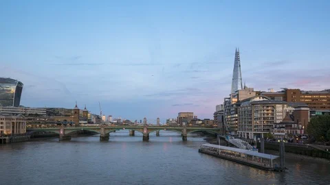 Hyper lapse of sunset, London skyline from Millennium bridge, UK Видео 110365220