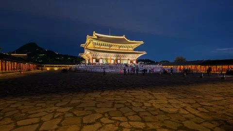 Hyper lapse of tourists swarming through Gyeongbokgung Palace in Seoul City, Sou Stock Footage 95698986