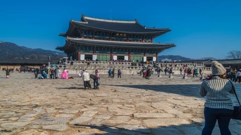 Hyper lapse of tourists swarming through Gyeongbokgung Palace in Seoul City,S Stock Footage 104916952