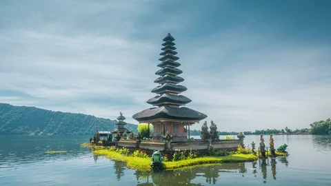Hyper lapse Ulun Danu Beratan Temple and Beratan Lake , Bali Stock Footage 116742649