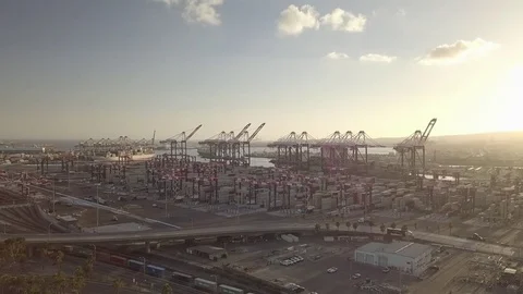 Hyper time lapse aerial loading containers international import export business Vidéo 82682239
