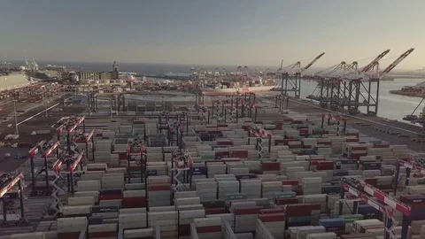 Hyper time lapse aerial loading containers international import export business Vidéo 82682510