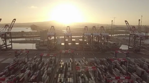 Hyper time lapse aerial loading containers international import export business Vidéo 82684003