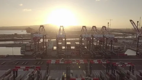 Hyper time lapse aerial loading containers international import export business Vidéo 82684147