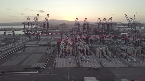 Hyper time lapse aerial loading containers international import export business Vidéo 82684306