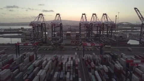 Hyper time lapse aerial loading containers international import export business Vidéo 82684779
