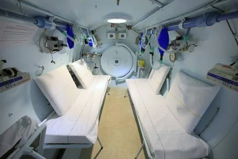  Hyperbaric chamber Hyperbaric Oxygen Therapy Center. Hyperbaric oxygen th... Stock Photos
