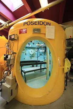  Hyperbaric chamber Hyperbaric Oxygen Therapy Center. Hyperbaric oxygen th... Stock Photos