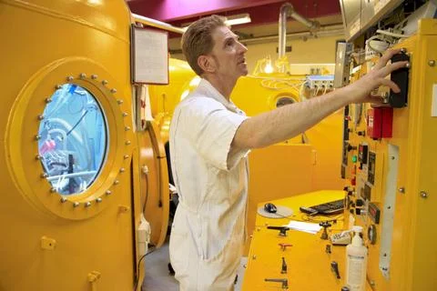 Hyperbaric chamber Hyperbaric Oxygen Therapy Center. Hyperbaric oxygen th... Stock Photos