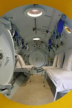 Hyperbaric chamber Hyperbaric Oxygen Therapy Center. Hyperbaric oxygen th... Stock Photos