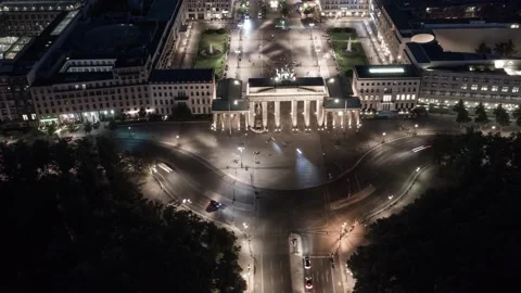 Hyperlapse above Berlin Brandenburg Gate at nights. Aerial view Vídeo Stock 144715538