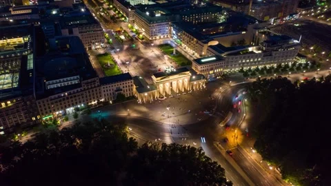 Hyperlapse above Berlin Brandenburg Gate at nights. Aerial view Video stock 146256888