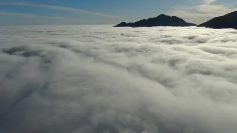 Hyperlapse Aerial Shot Sea Of Clouds And Mountain Peaks Video stock 106597463