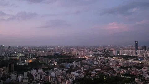 Hyperlapse aerial timelapse shot moving over cityscape of gurgaon delhi showing Vidéo 242832085