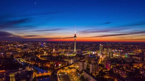 Hyperlapse aerial view of central Berlin at sunset in summer, including river 動画素材 144361212