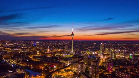 Hyperlapse aerial view of central Berlin at sunset in summer, including river 스톡 동영상 144361223