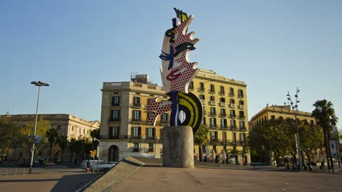 Hyperlapse approaching the Head of Barcelona, a sculpture by Roy Lichtenstein. Stock Footage 105300484