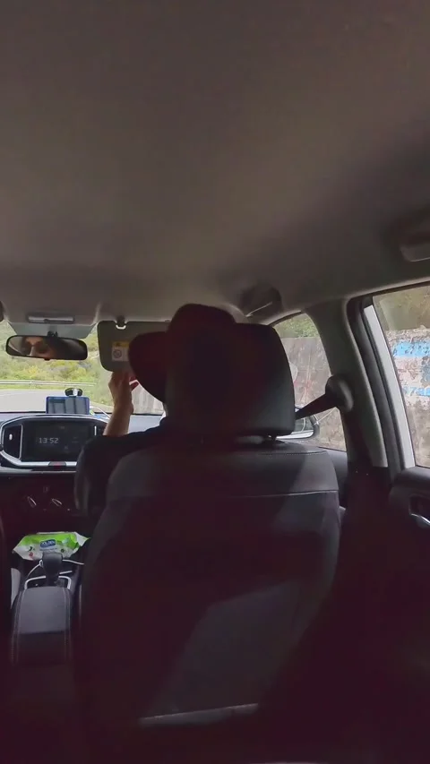 Hyperlapse back car interior pov couple driving car wearing seat belts safe.. Vídeos de archivo 333617686