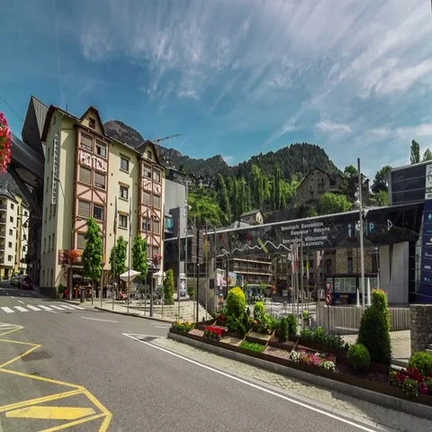 Hyperlapse of beautiful square with city traffic in La Massana, Andorra. Vidéo 69536279